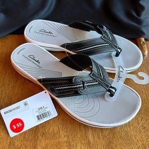 NWT Women’s Clarks Cloudstepper Sandals